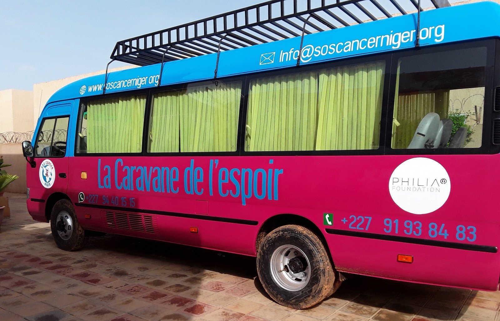 Le bus de la Caravane de l'espoir